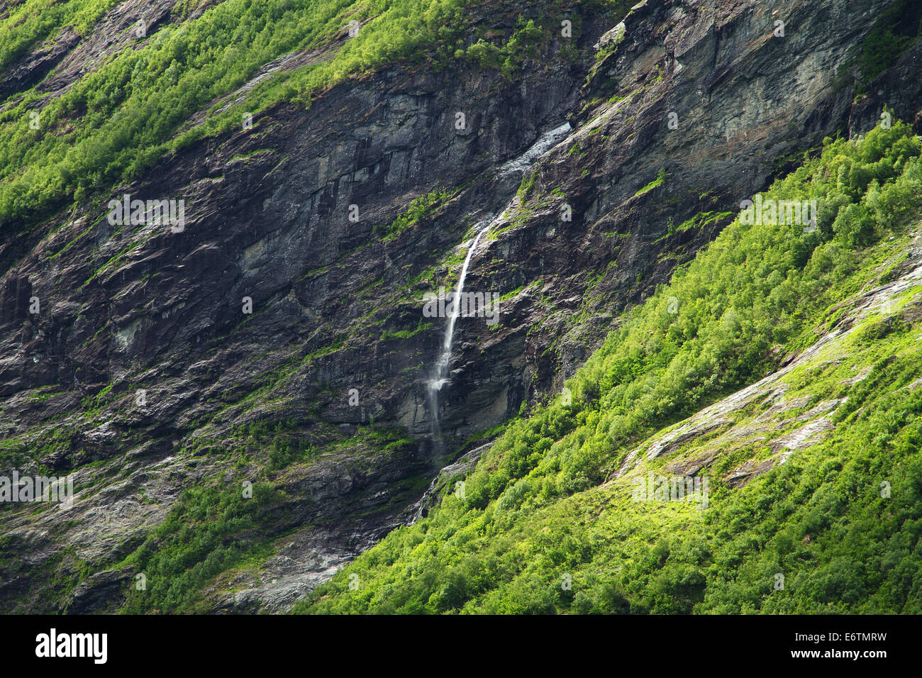 Du nord des Cascades fjords norvégiens. Banque D'Images
