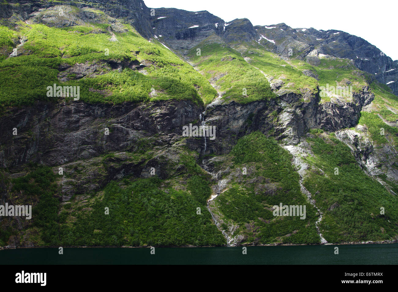 Du nord des Cascades fjords norvégiens. Banque D'Images