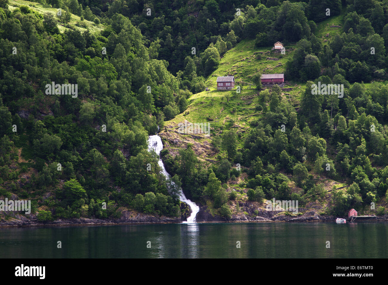 Du nord des Cascades fjords norvégiens. Banque D'Images