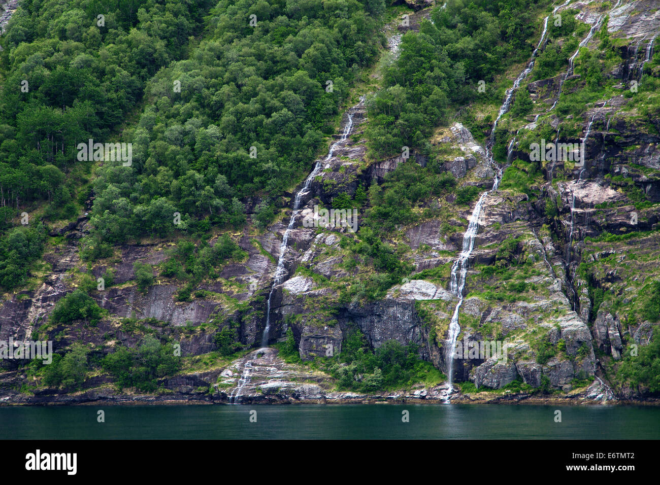 Du nord des Cascades fjords norvégiens. Banque D'Images