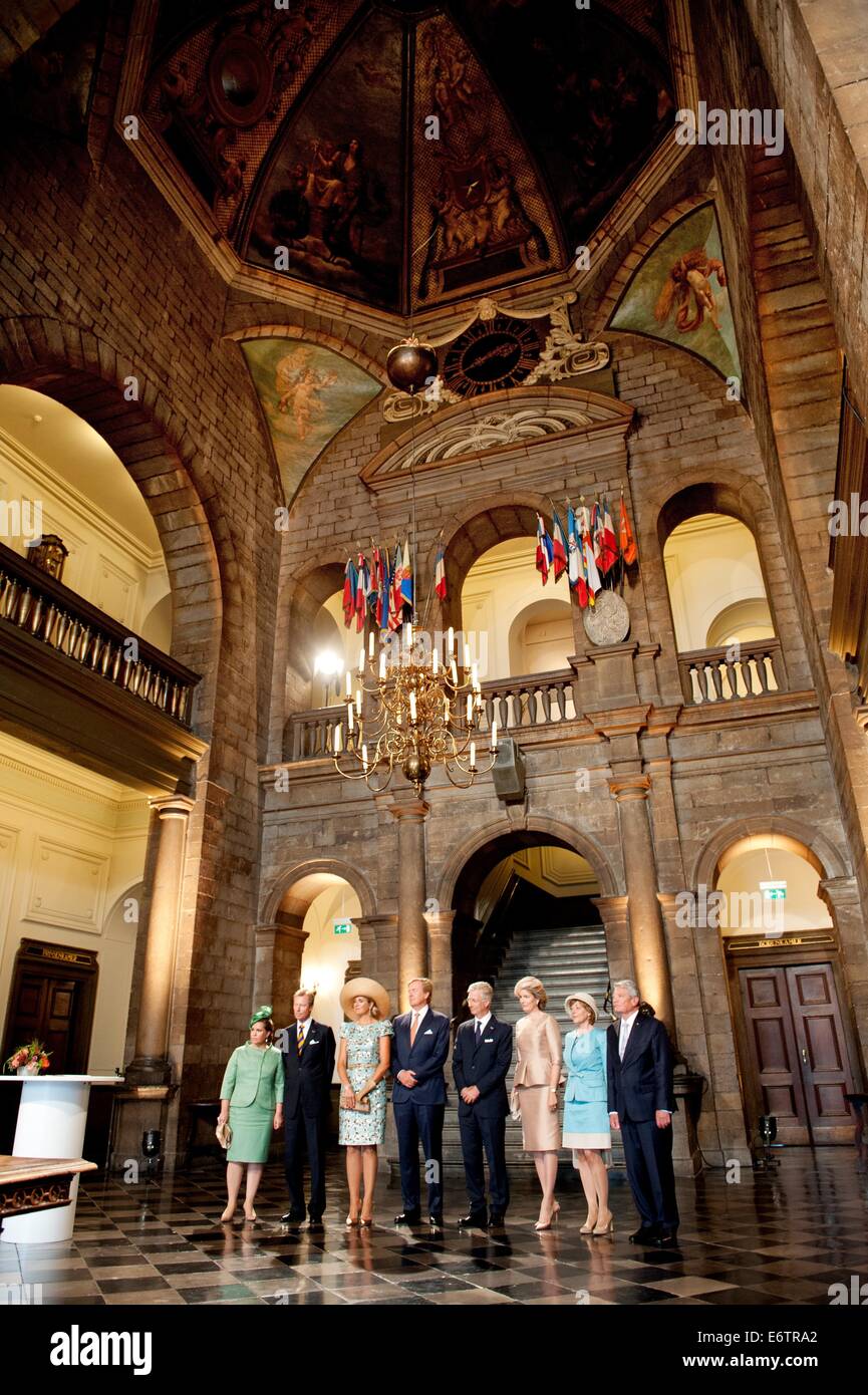 Maastricht, Pays-Bas. 30e Août, 2014. La grande-duchesse Maria Teresa et le Grand-Duc Henri de Luxembourg, Reine Maxima et le roi Willem Alexander des Pays-Bas, le Roi Philippe et la Reine Mathilde de Belgique, Daniela Schadt et l'Allemagne le président Joachim Gauck assister aux célébrations des 200 ans du Royaume des Pays-Bas à Maastricht, 30 août 2014. Photo : Patrick van Katwijk - PAS DE SERVICE DE FIL/Alamy Live News Banque D'Images