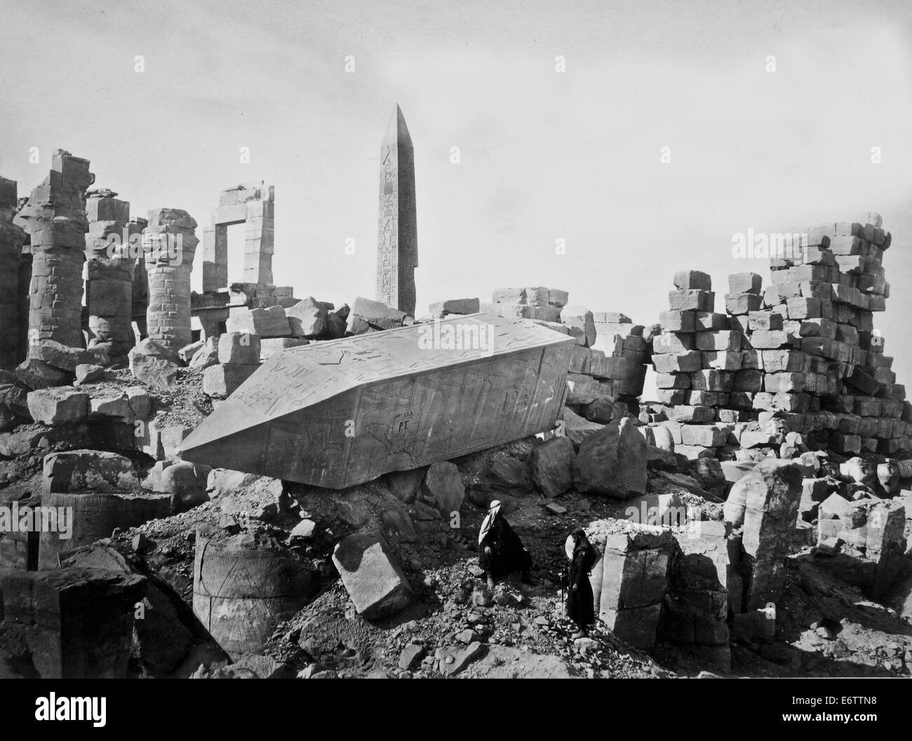 L'Obélisque tombé 1896 19thC. Carnac Egypte archéologie égyptologie fouilles explorateurs victoriens Banque D'Images