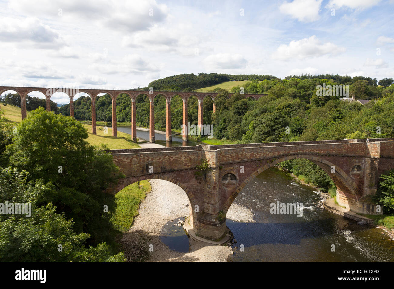 Leaderfoot viaduc, un viaduc ferroviaire sur la rivière Tweed dans les Scottish Borders. Le Roxburghshire, en Écosse. Banque D'Images