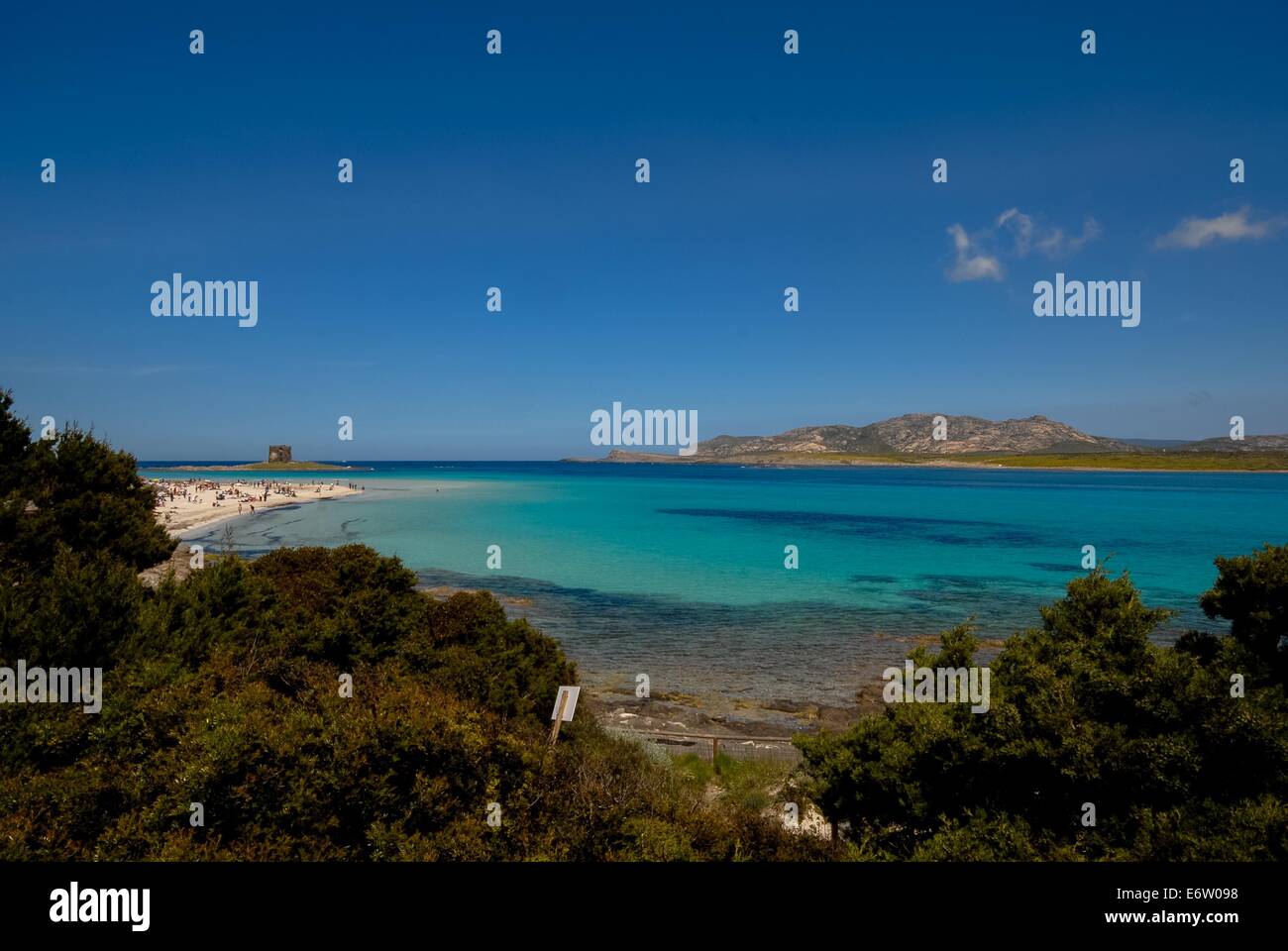 Plage et mer cristalline à Spiaggia Beach sur la Sardaigne en Italie Banque D'Images