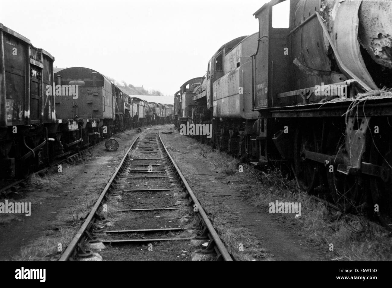 Ex rebutée British Railways locomotives à vapeur à woodhams ferrailles barry island au Pays de Galles en 1974 Banque D'Images