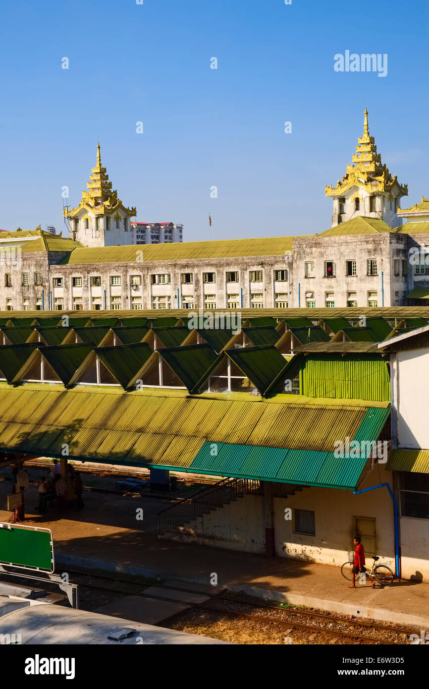 La gare principale de Yangon, Myanmar, en Asie Banque D'Images