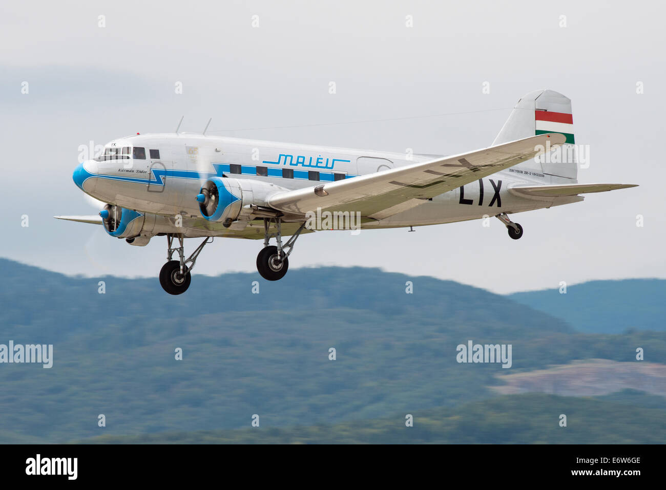 SLIAC, Slovaquie - 30 août : Vol de Lisunov Li-2 au cours FAHI airshow à Sliac, la Slovaquie le 30 août 2014 Credit : Lubos Paukeje/Alamy Live News Banque D'Images
