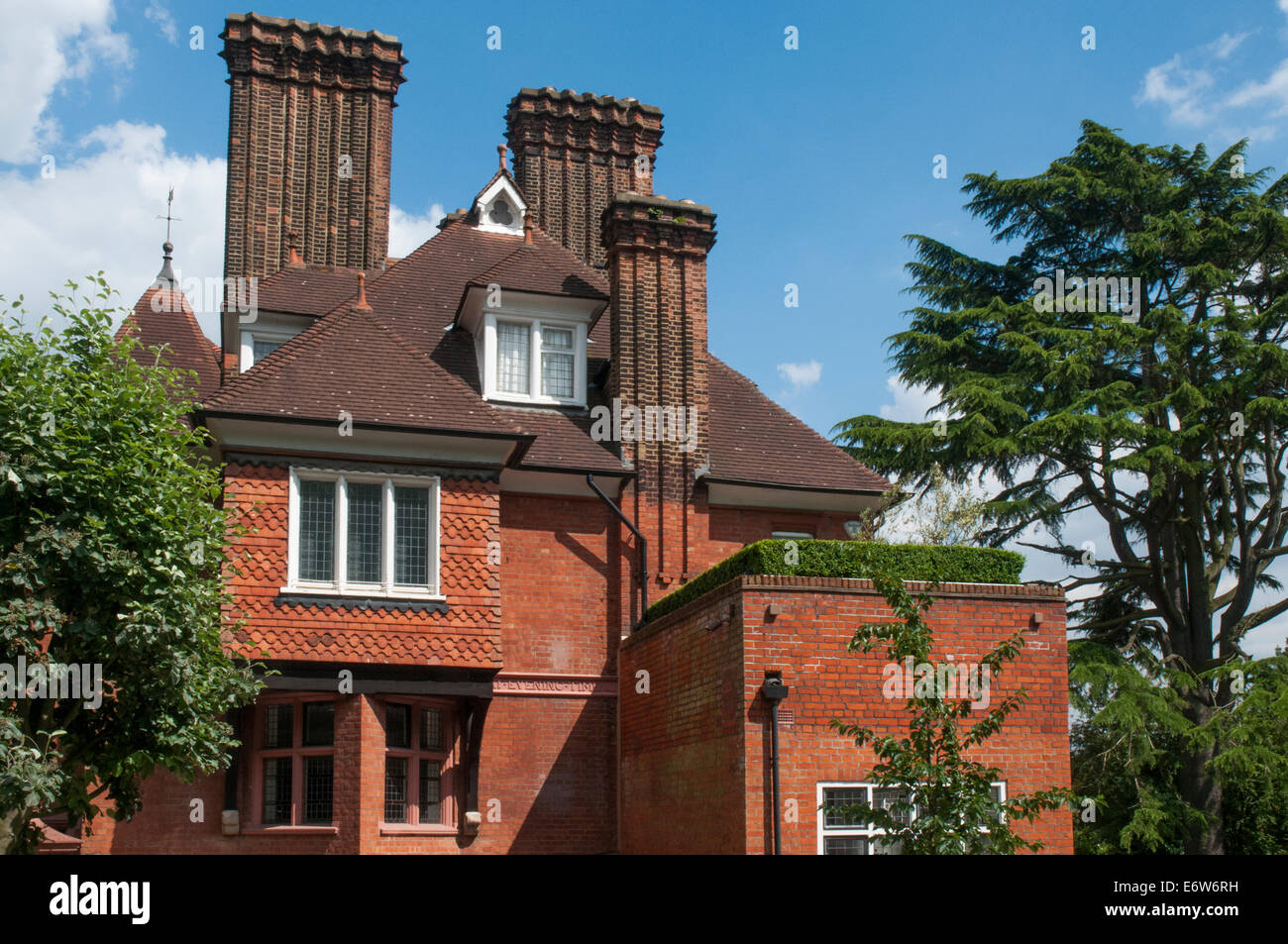 Une grande maison de famille de banlieue en brique rouge à Hampstead, Londres Banque D'Images