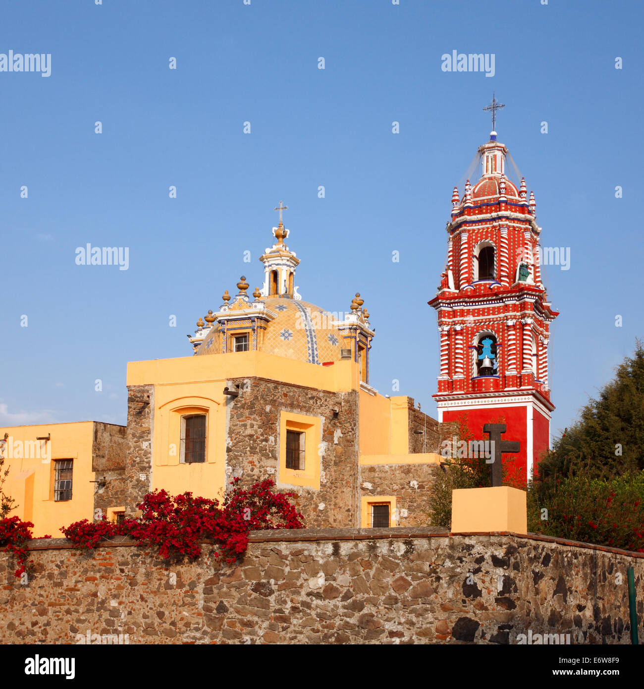 Le 18e siècle, l'église de Santa Maria Tonantzintla, Puebla, Mexique. Banque D'Images