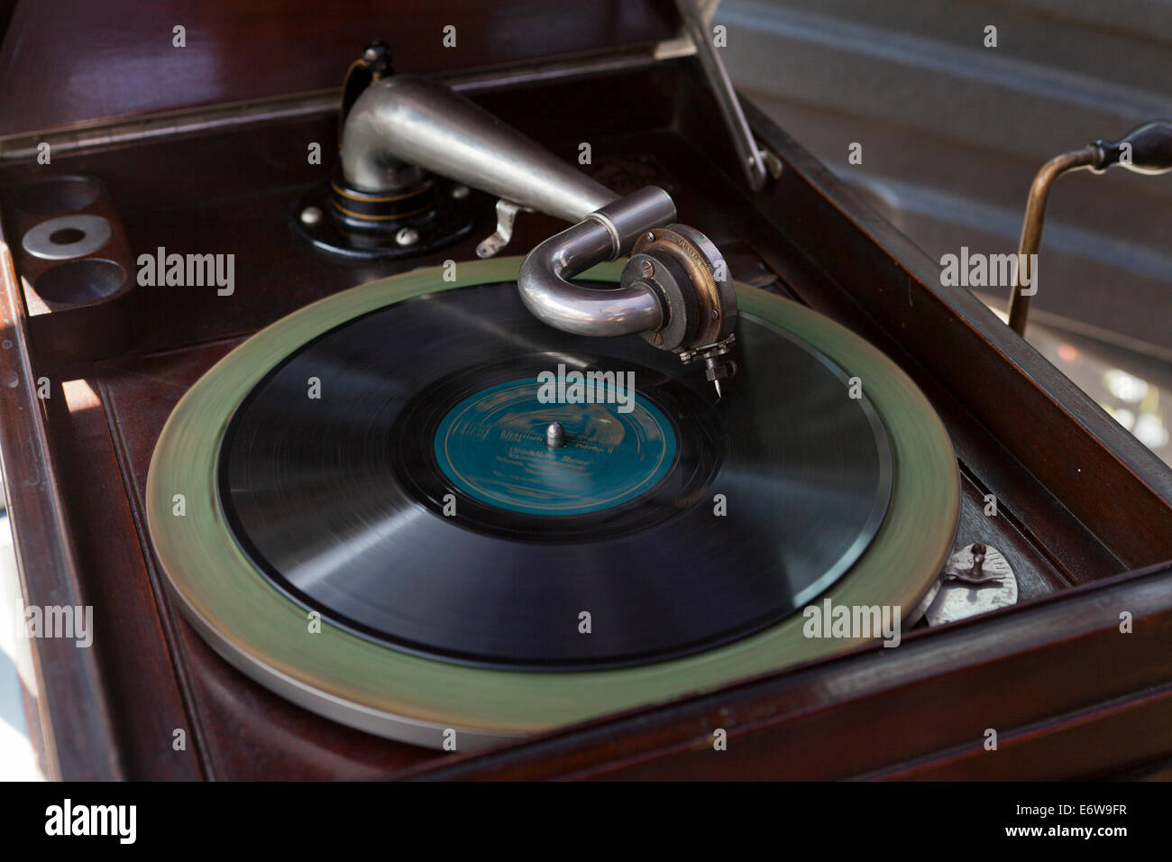 Victrola phonograph Banque de photographies et d'images à haute résolution  - Alamy