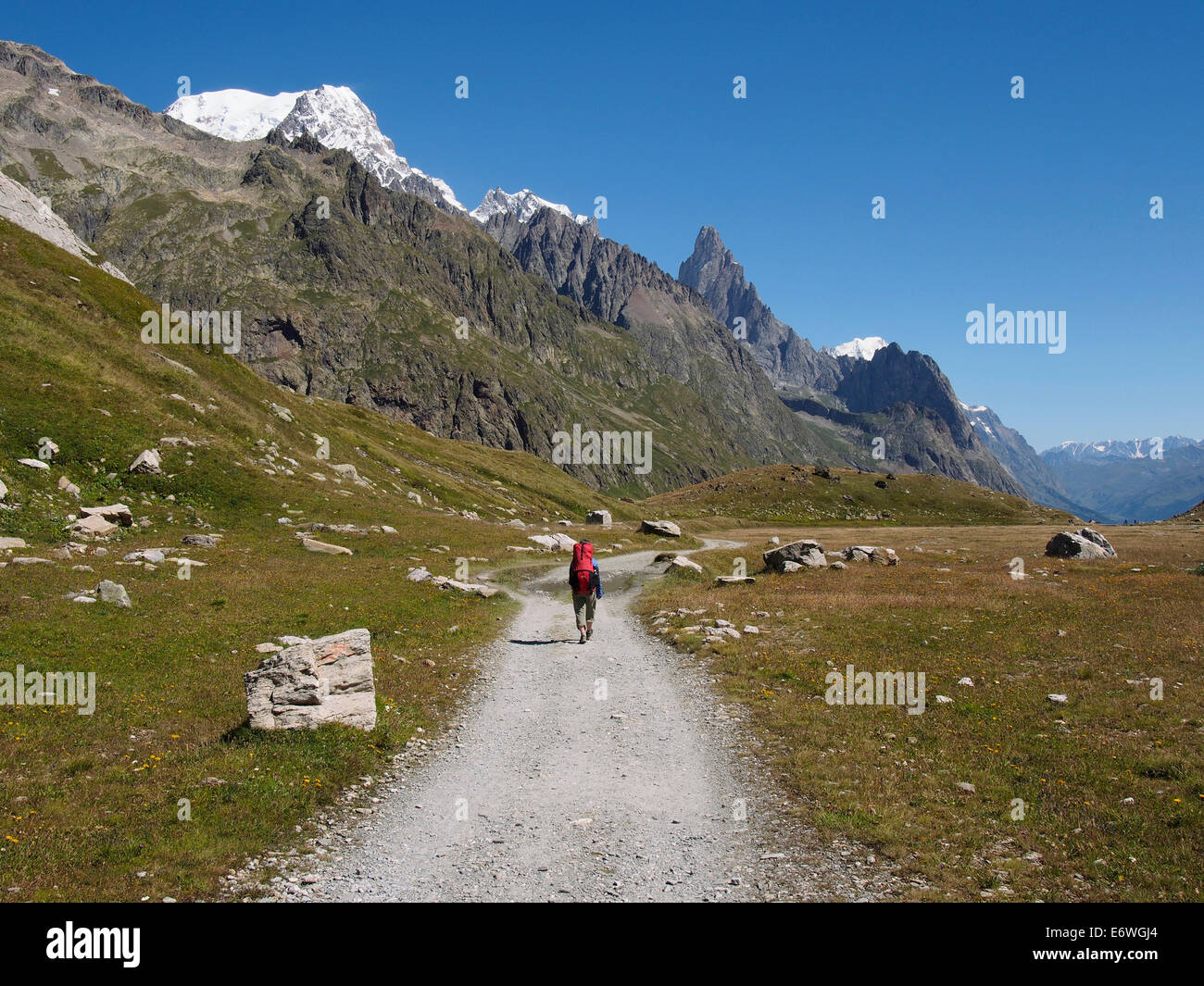 Descente à partir du col de la Seigne, frontière franco-italienne Banque D'Images