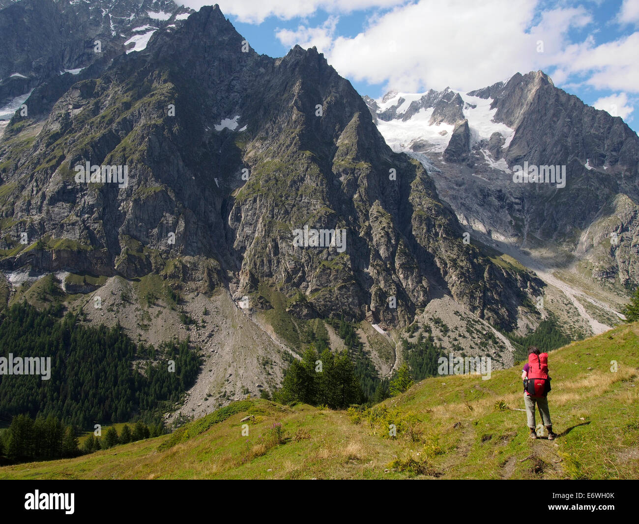 Tour du Mont Blanc près de refuge Bonatti, Italie Banque D'Images