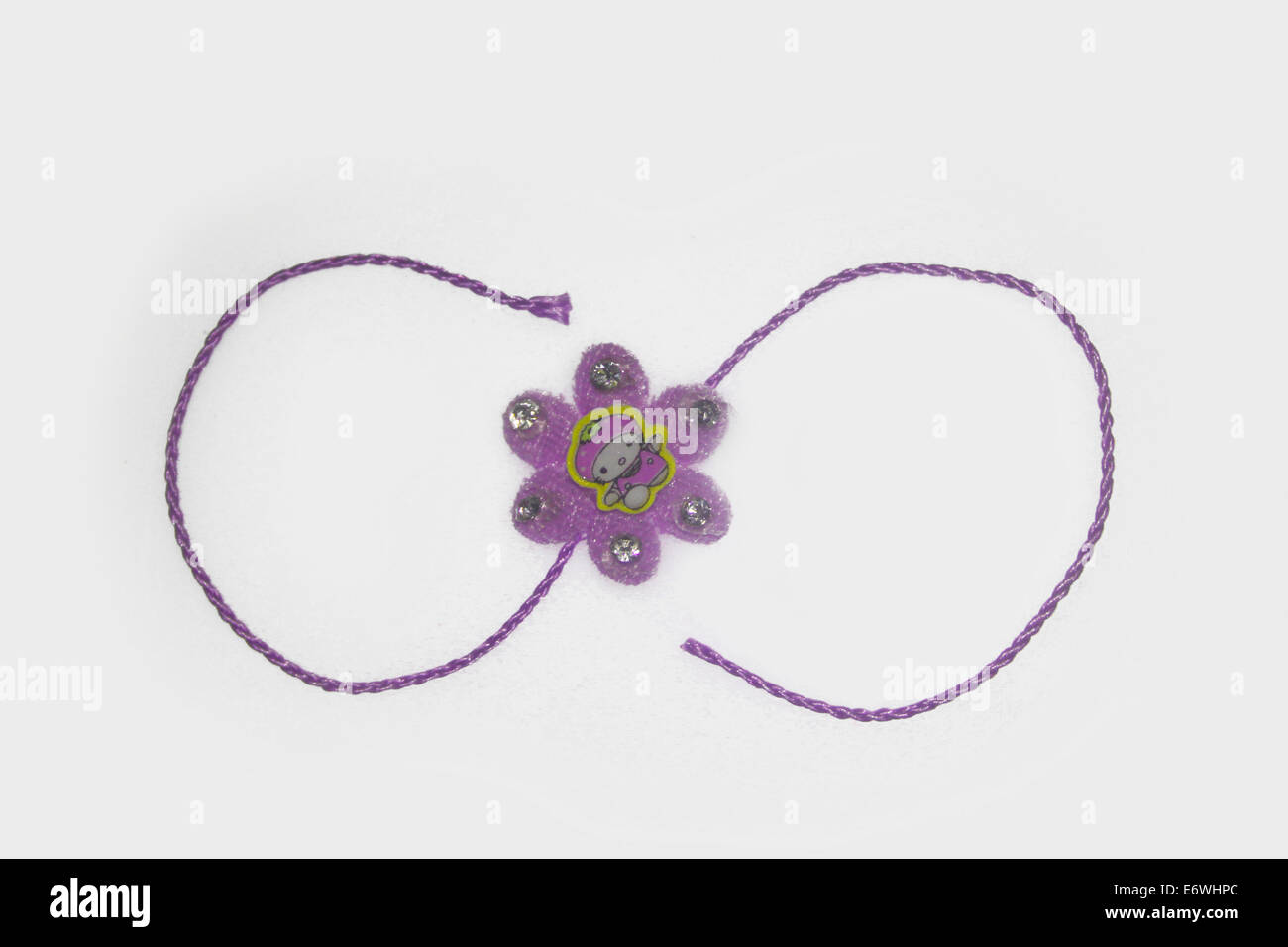 Rakhi pour Raksha Bhandhan, c'est un festival traditionnel indien dans lequel une soeur étroits rakhi sur la main de son frère. Banque D'Images Rakhi pour Raksha Bhandhan, c'est un festival traditionnel indien dans lequel une soeur étroits rakhi sur la main de son frère. Banque D'Images