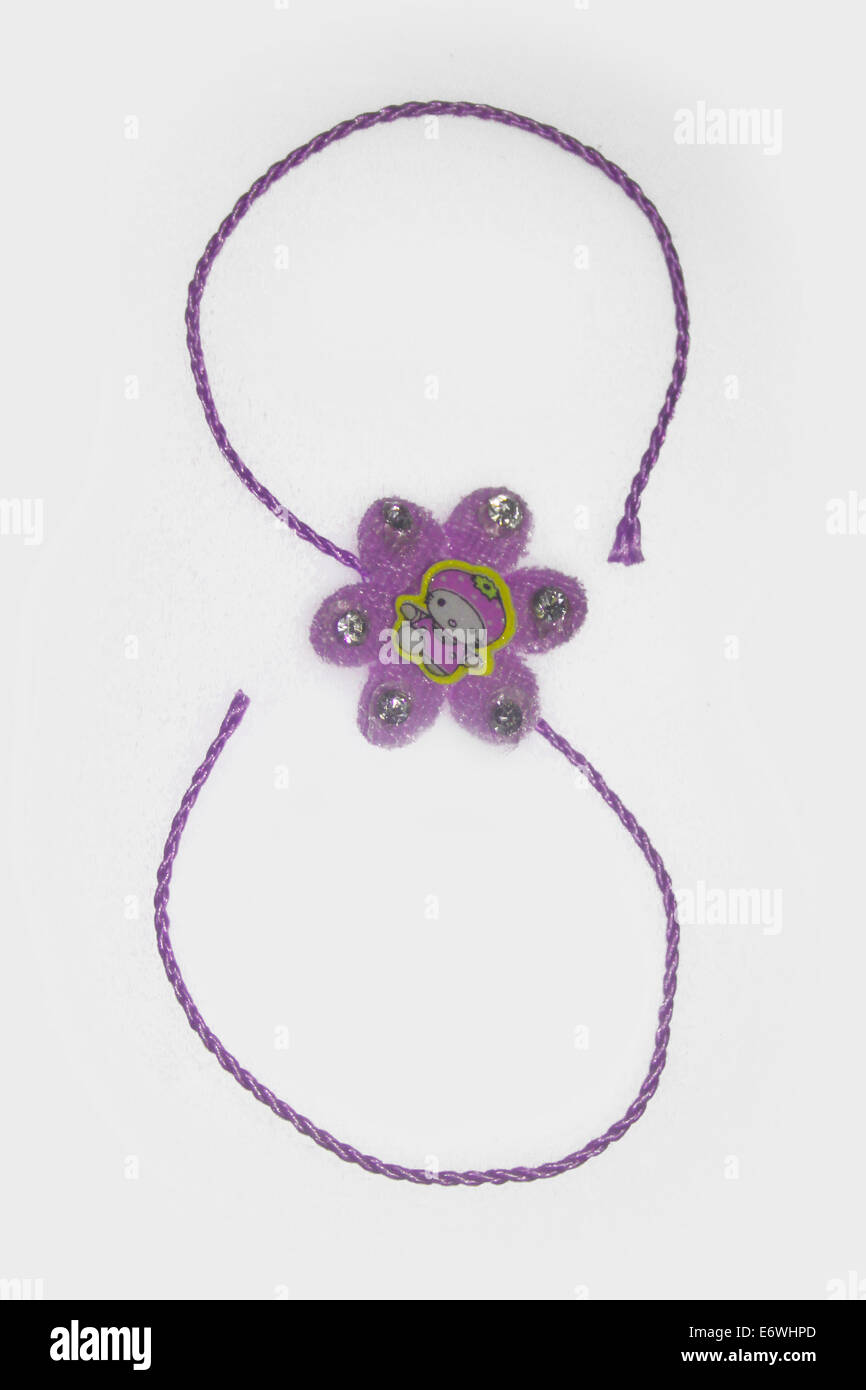 Rakhi pour Raksha Bhandhan, c'est un festival traditionnel indien dans lequel une soeur étroits rakhi sur la main de son frère. Banque D'Images Rakhi pour Raksha Bhandhan, c'est un festival traditionnel indien dans lequel une soeur étroits rakhi sur la main de son frère. Banque D'Images