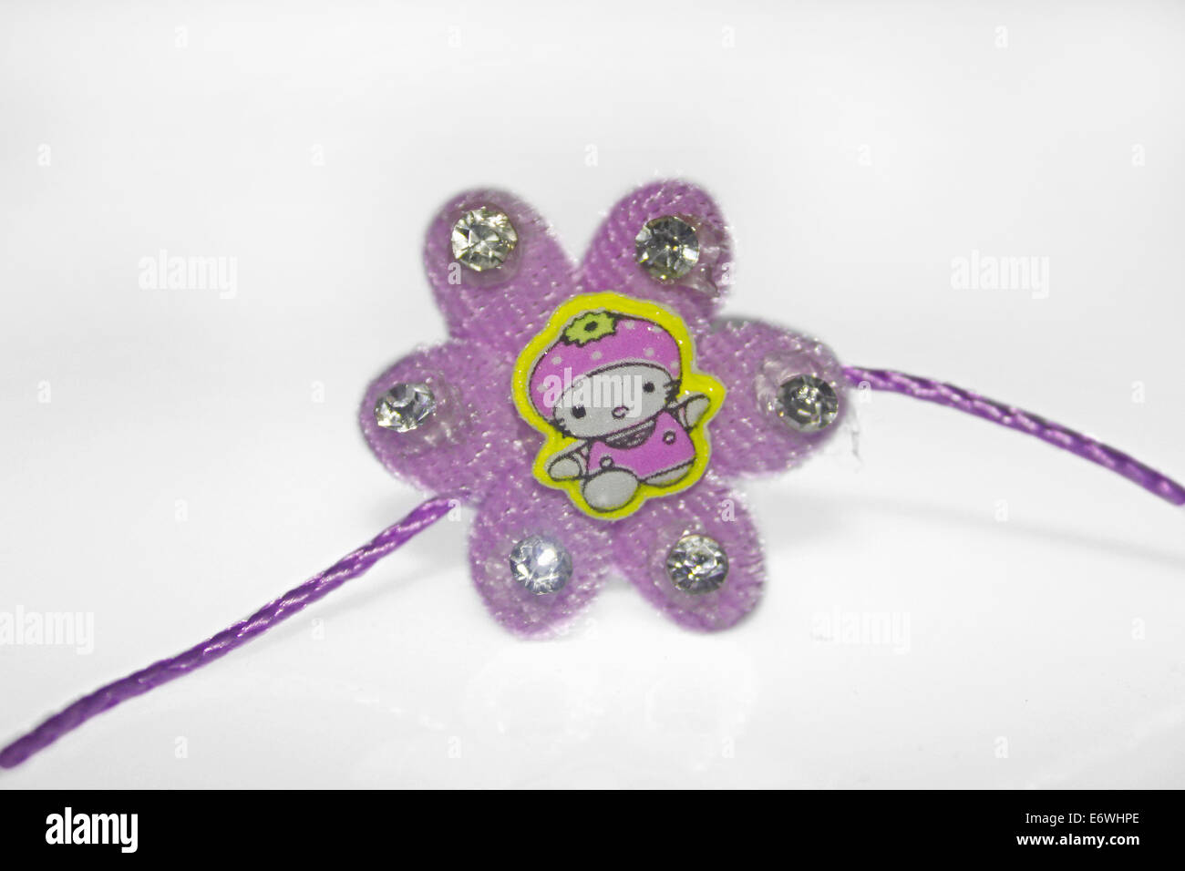 Rakhi pour Raksha Bhandhan, c'est un festival traditionnel indien dans lequel une soeur étroits rakhi sur la main de son frère. Banque D'Images Rakhi pour Raksha Bhandhan, c'est un festival traditionnel indien dans lequel une soeur étroits rakhi sur la main de son frère. Banque D'Images