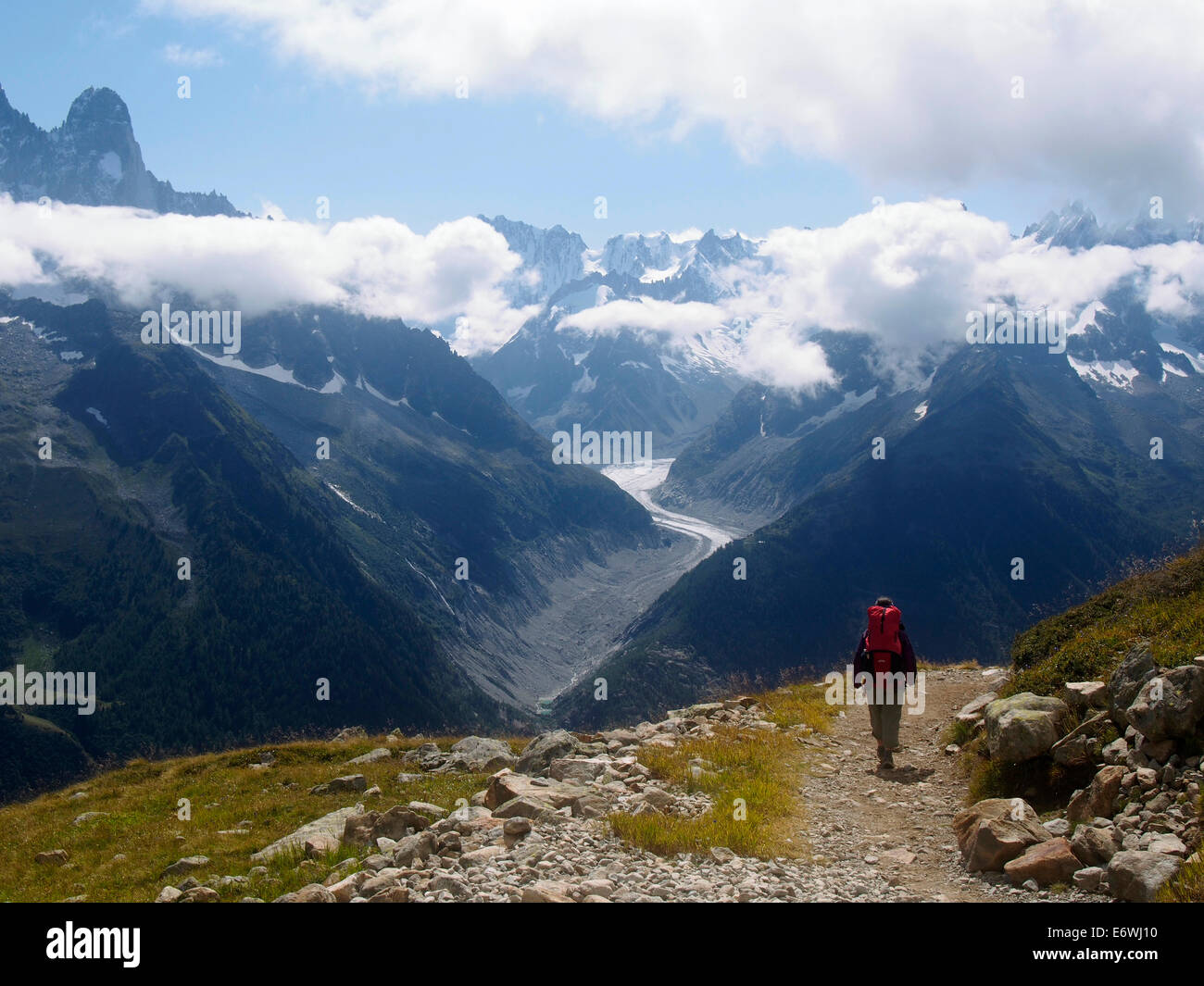 Le Tour du Mont Blanc, Grand balcon sud, Chamonix, France avec la Mer de glace derrière Banque D'Images