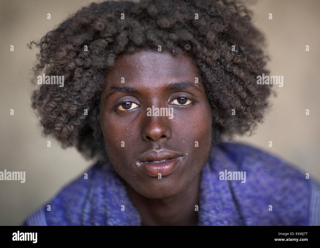 Afar Tribe Homme avec des cheveux bouclés, Assayta, Ethiopie Banque D'Images