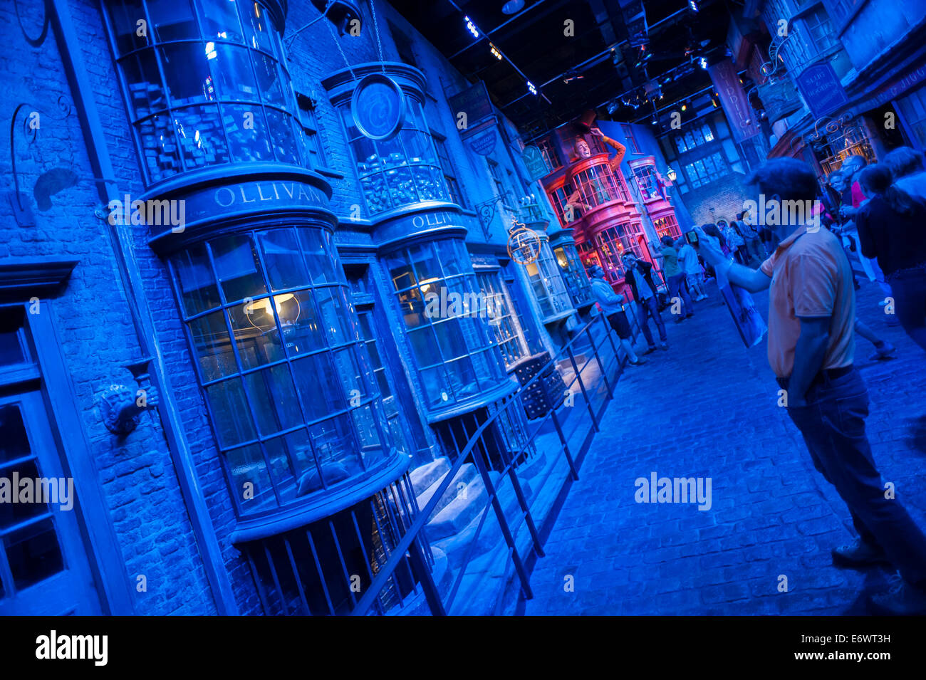 Warner Bros Studio Tour London - The Making of Harry Potter préserve et met en valeur l'emblématique accessoires. Banque D'Images