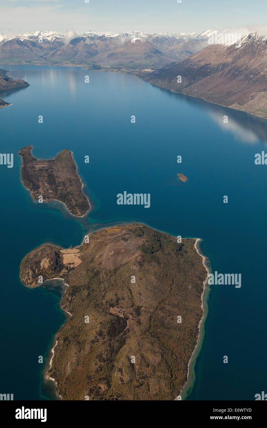 Vue aérienne du lac Wakatipu, Pigeon et îles de porc, Queenstown, Oatgo, île du Sud, Nouvelle-Zélande Banque D'Images