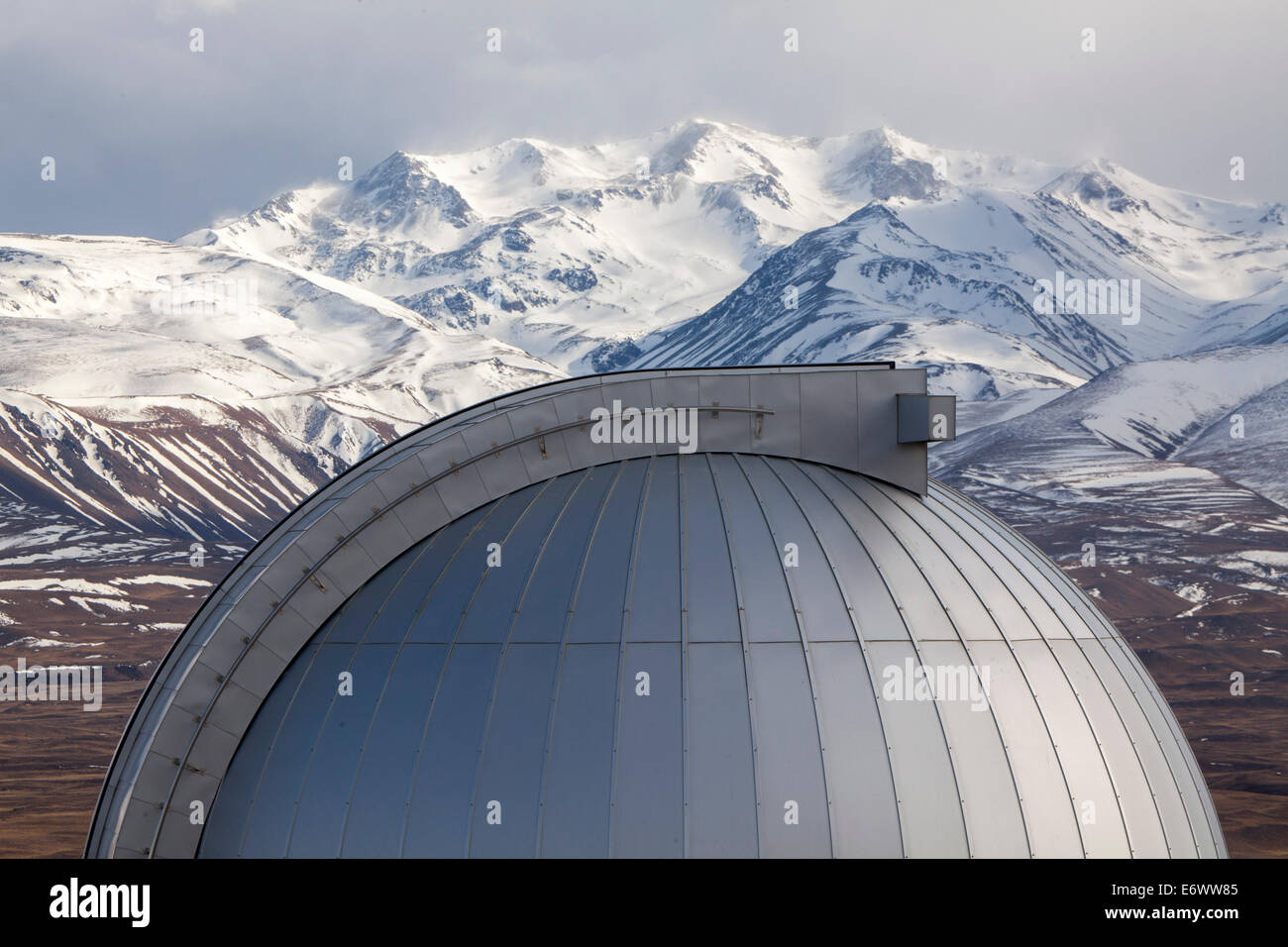 Panorama à partir de Mt. John avec le toit de l'observatoire astronomique, Tekapo, île du Sud, Nouvelle-Zélande Banque D'Images