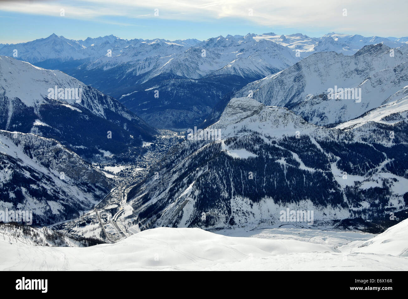 Sous le Mont Blanc avec vue vers Courmayeur, vallée d'aoste, Italie Banque D'Images