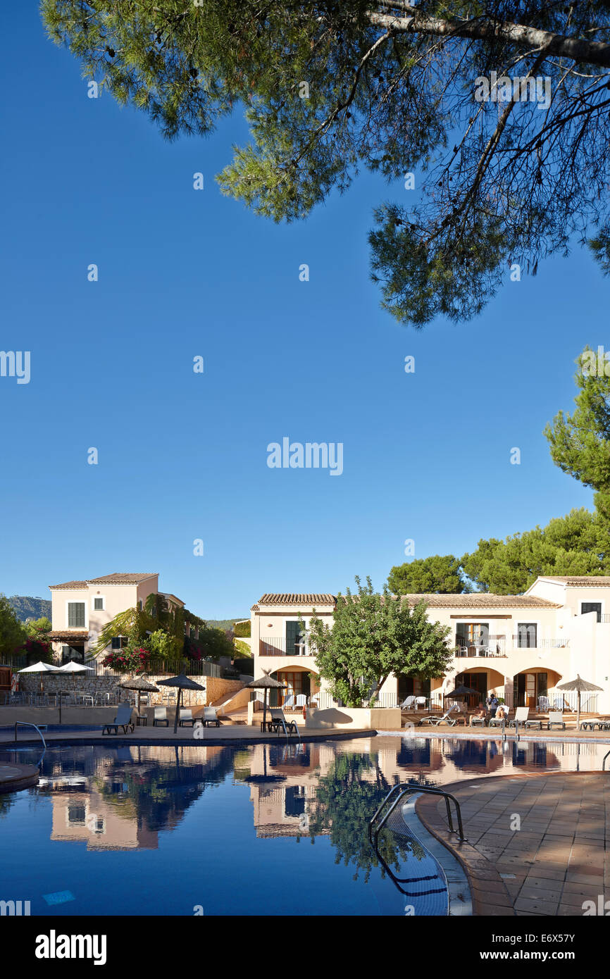 Ducal suites et une grande piscine de l'hôtel H10 Punta Negra, l'hôtel, près de Portals Nous, à l'ouest de Palma, Majorque, Îles Baléares, Espagne Banque D'Images
