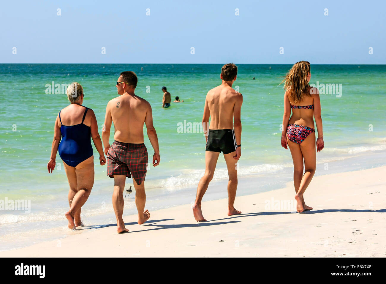 Une famille profiter du soleil de Floride sur Anna Maria Island dans la région de Bradenton Banque D'Images