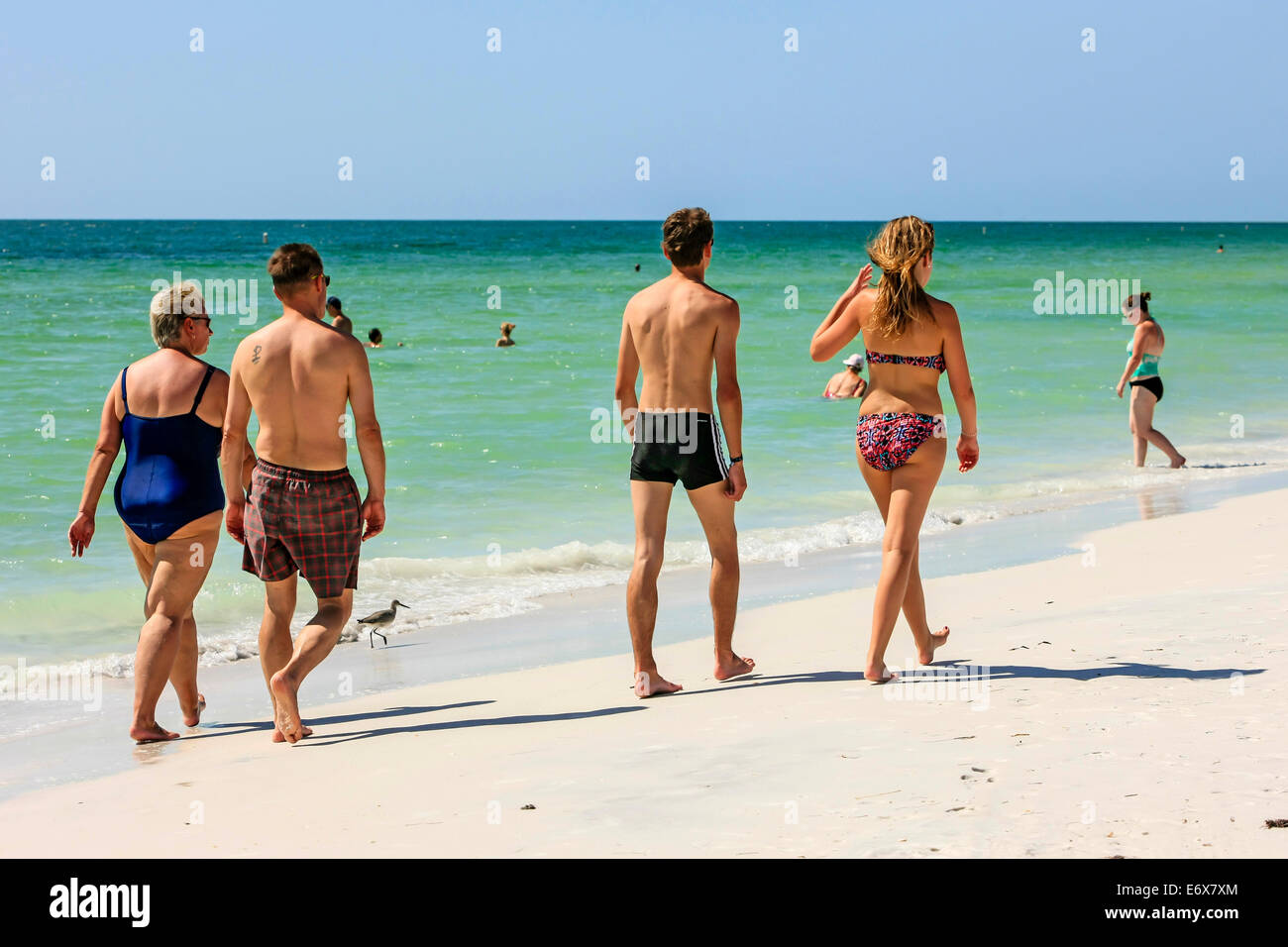 Une famille profiter du soleil de Floride sur Anna Maria Island dans la région de Bradenton Banque D'Images