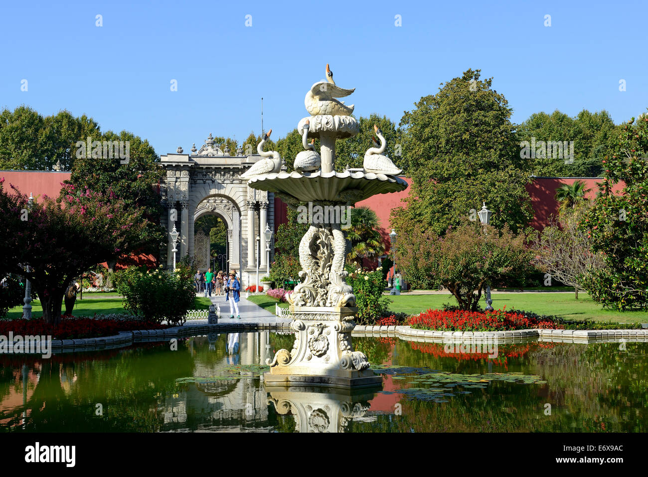 Swan, Fontaine Jardin Selamlik, Palais de Dolmabahçe Dolmabahçe Sarayi ou, Beşiktaş, Istanbul, côté européen, Istanbul Province Banque D'Images