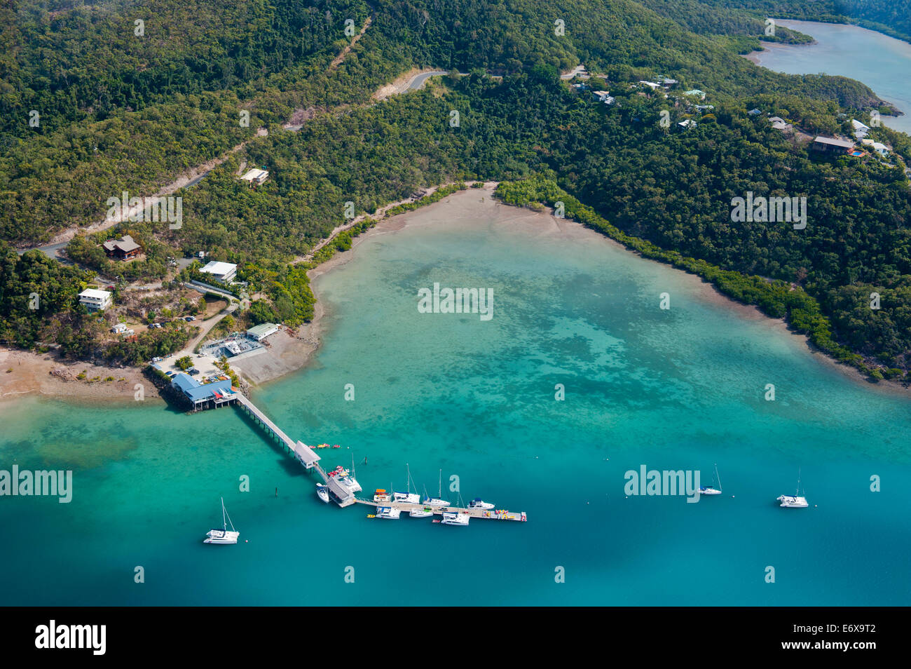 Vue aérienne de la plage d'Airlie, Whitsunday Region, Queensland, Australie Banque D'Images