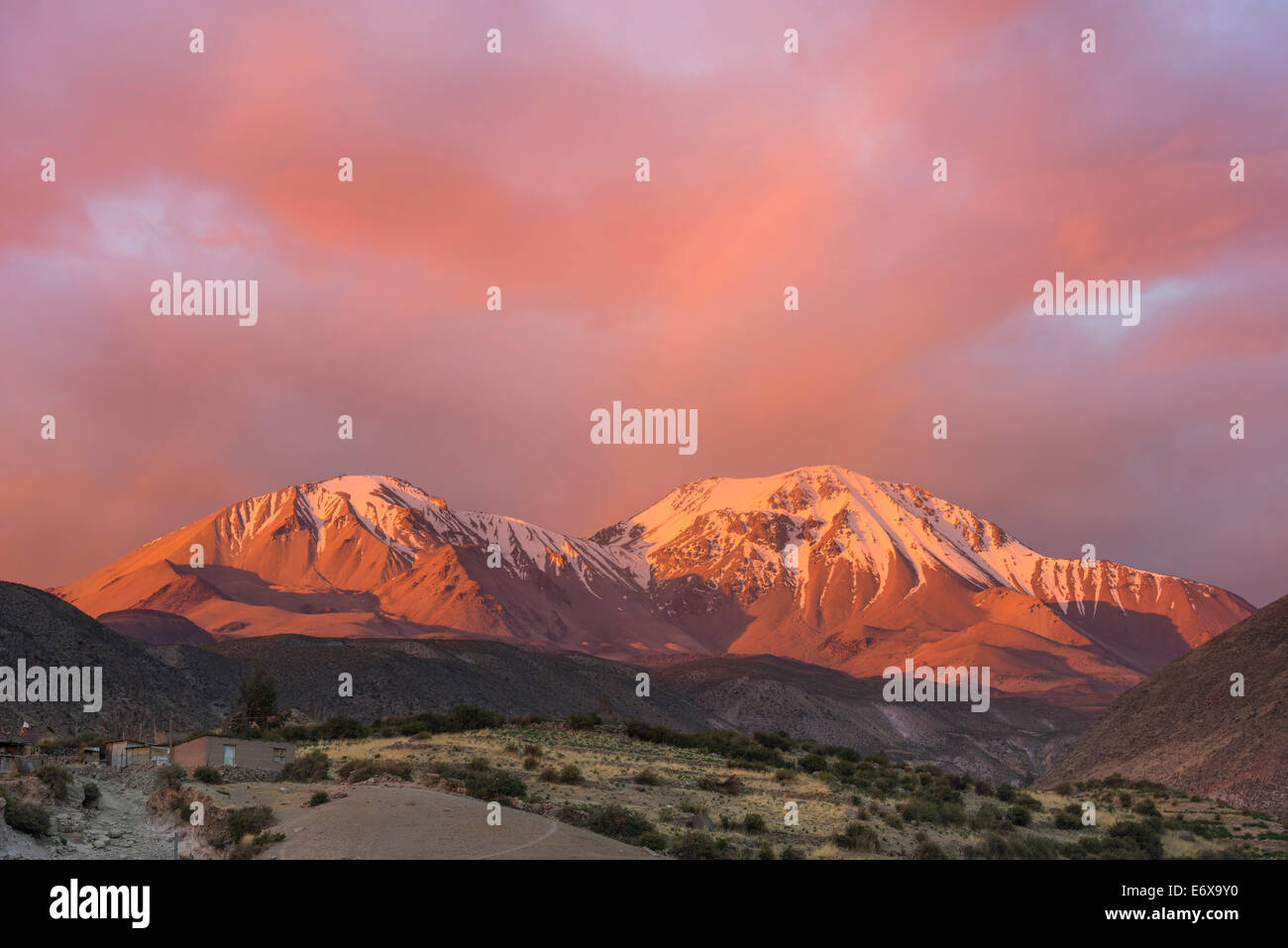 Le Taapacá au coucher du soleil, volcan Putre, Arica et Parinacota, Chili Banque D'Images
