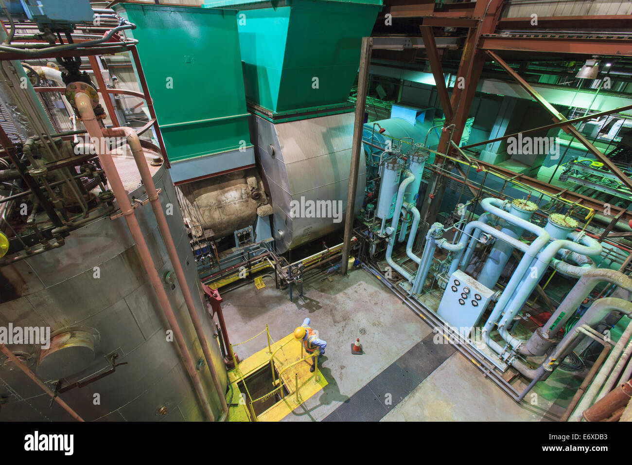 En ingénieur centrale électrique à turbine à gaz et gaz condensation prix à l'eau de refroidissement à ciel ouvert Banque D'Images