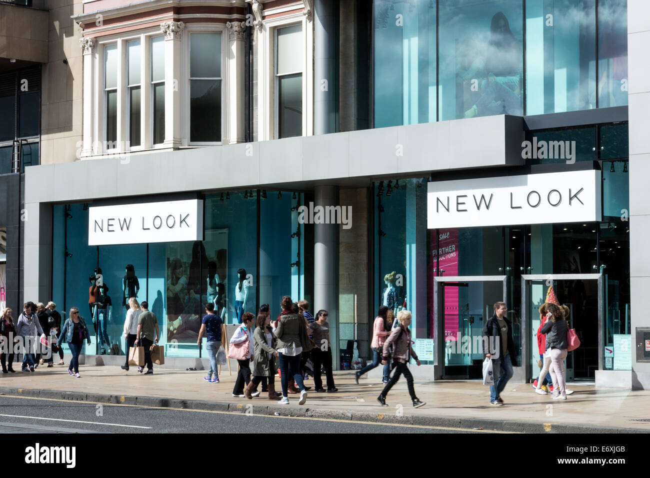 Nouveau look fashion store sur Princes Street Edinburgh Banque D'Images