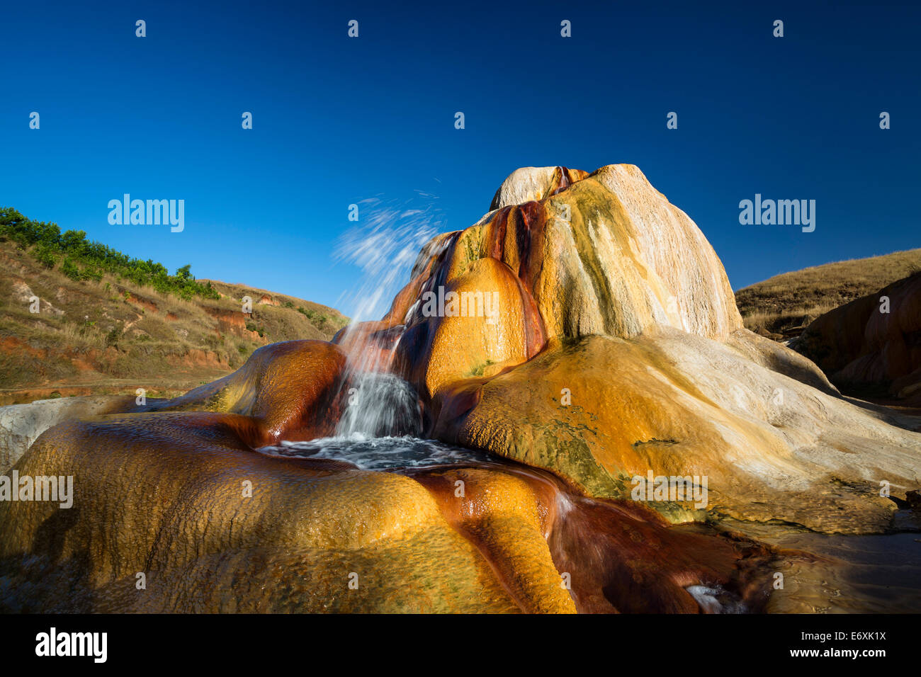 Jaillissant de geysers, des geysers d'Ampefy, highlands, Madagascar, Afrique Banque D'Images