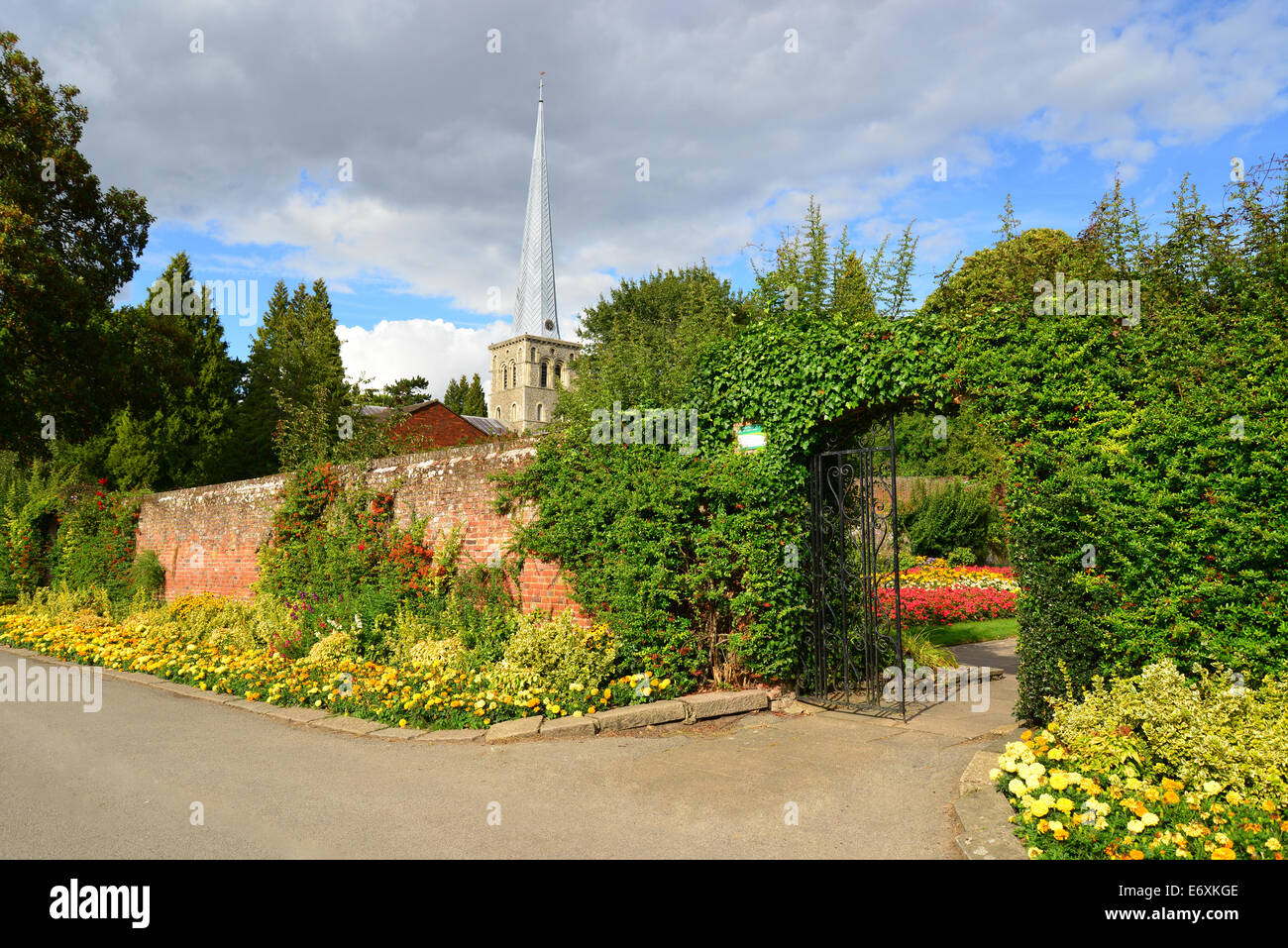 Jardin clos dans Parc Gadebridge, Hemel Hempstead, Hertfordshire, Angleterre, Royaume-Uni Banque D'Images