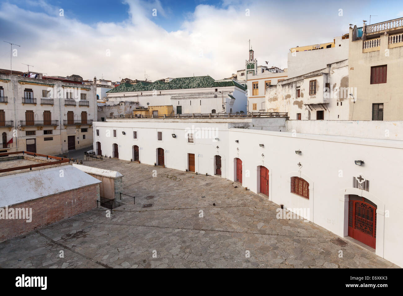 Vue sur la rue de l'ancienne médina de Tanger, Maroc Banque D'Images