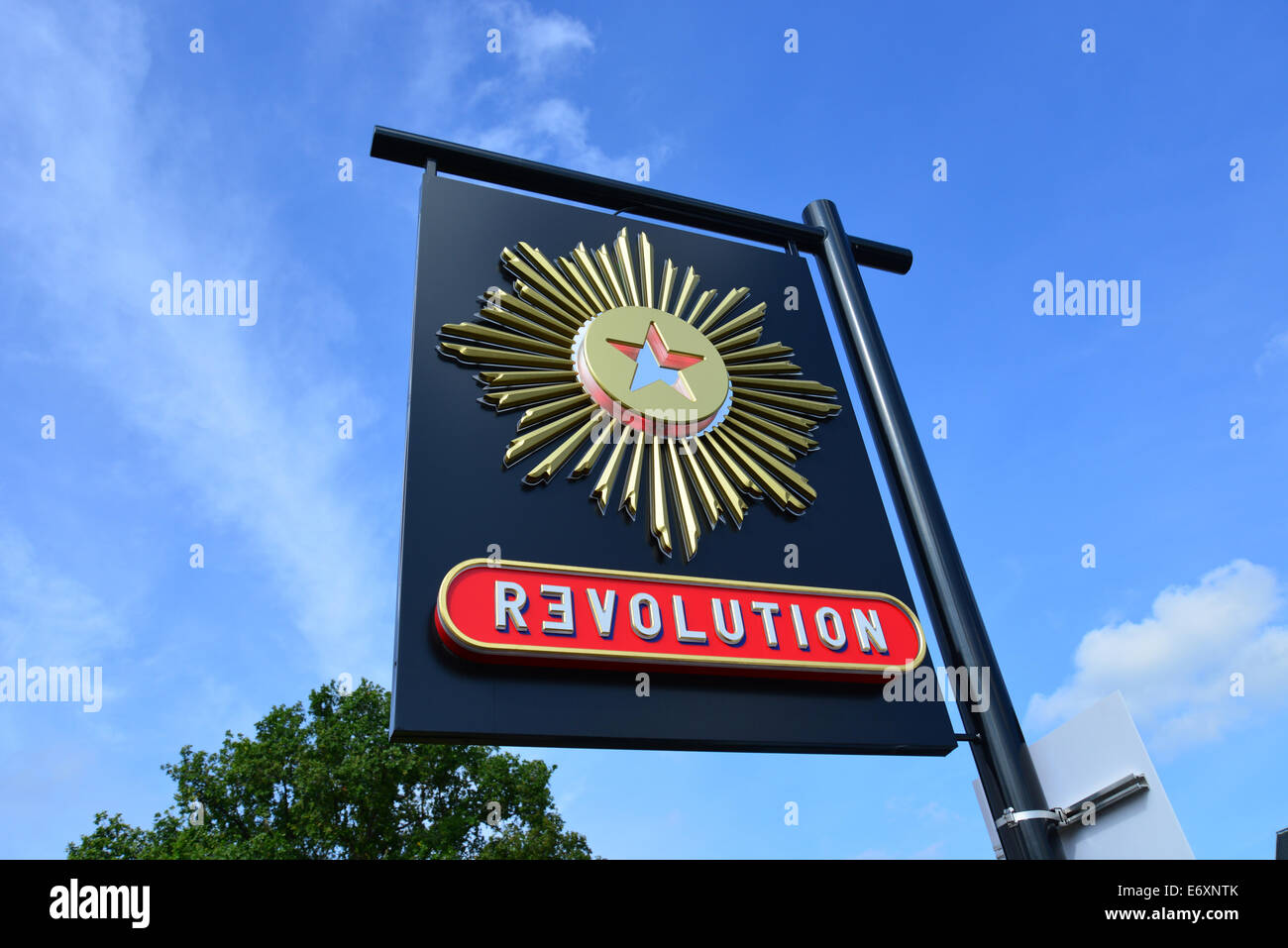 Bar révolution signe, Maxwell Road, Beaconsfield, Buckinghamshire, Angleterre, Royaume-Uni Banque D'Images