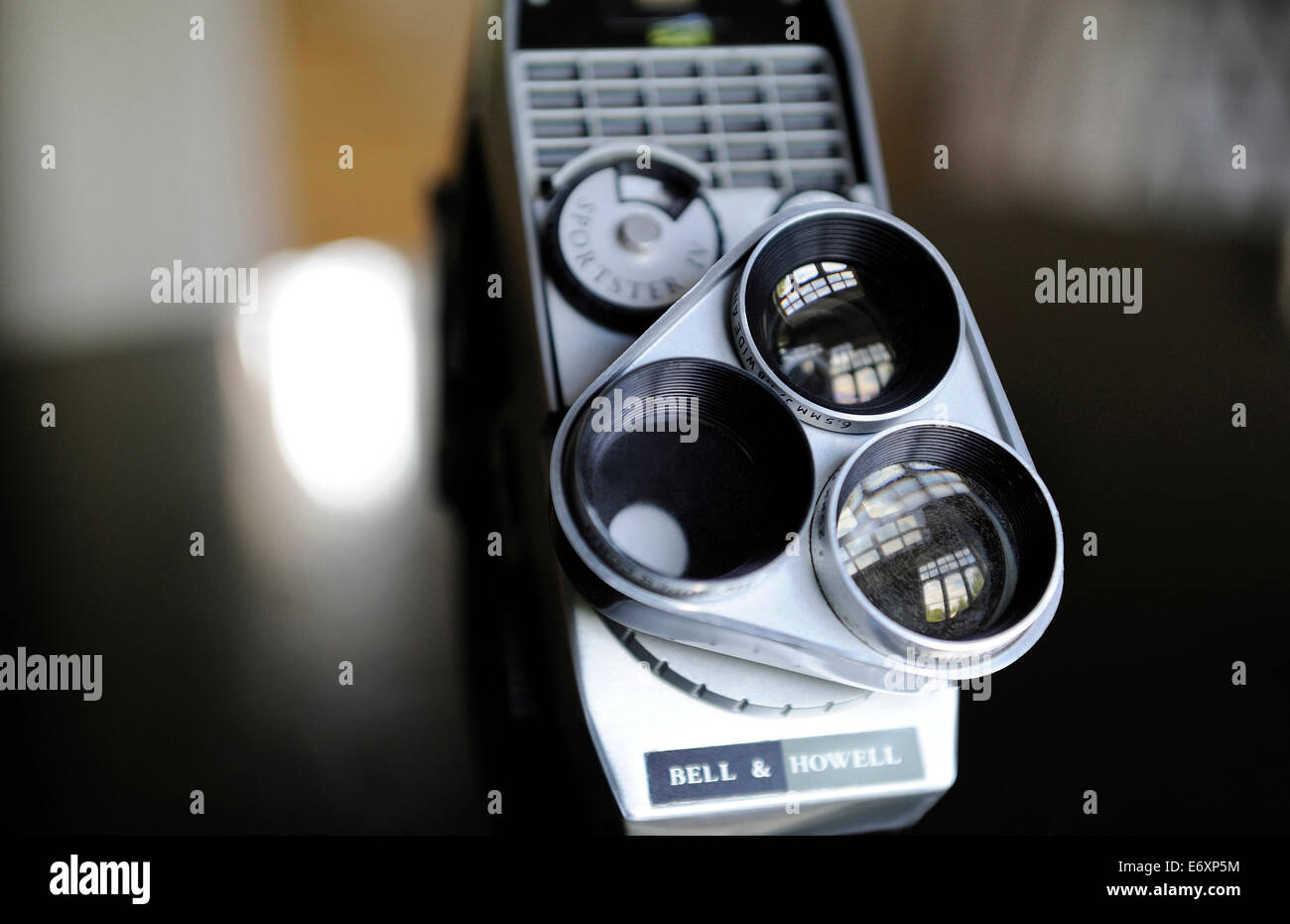 Vieux 8mm caméra ciné avec 3 lentilles Banque D'Images