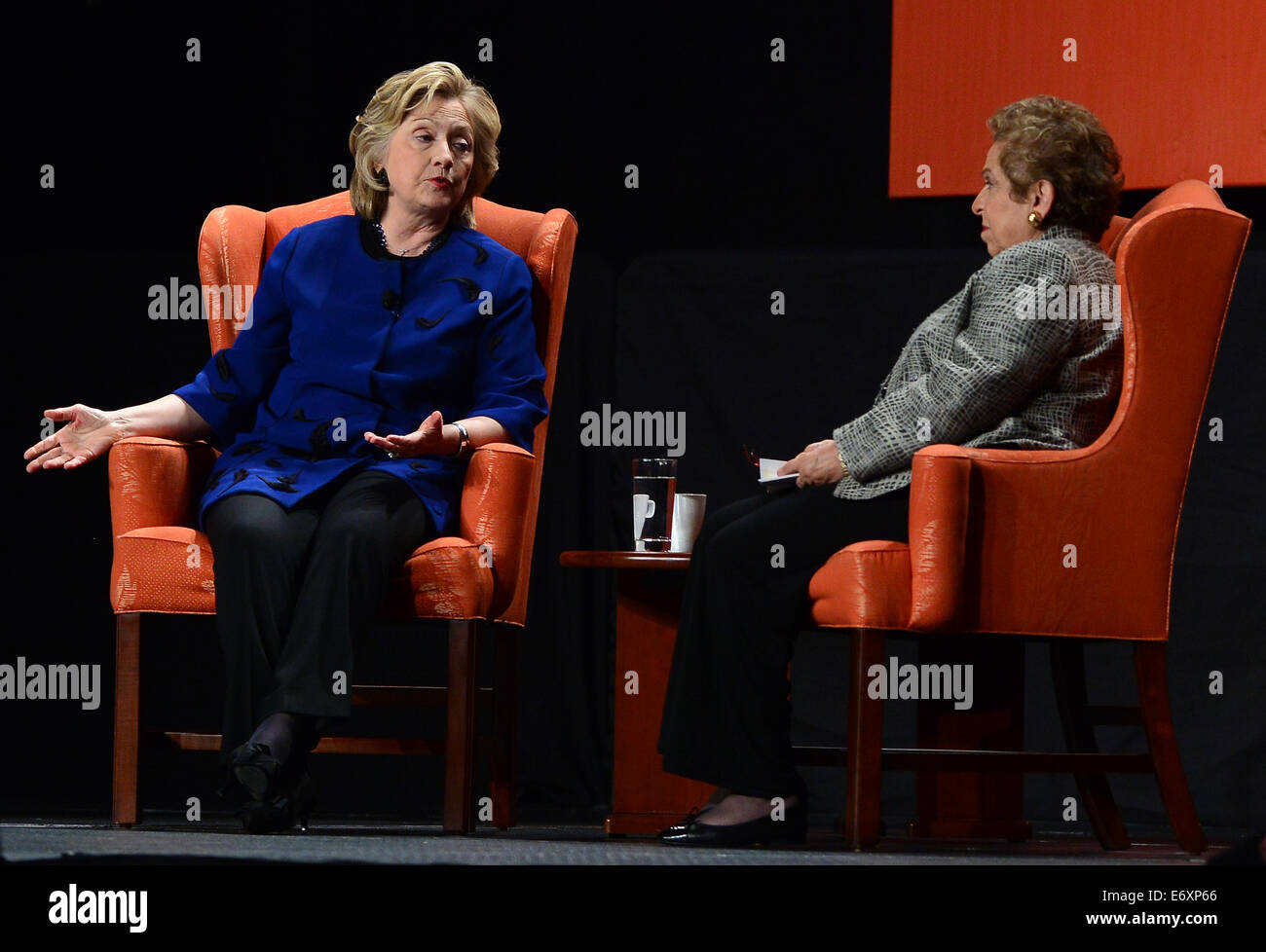 Hillary Clinton parle lors d'un événement à l'Université de Miami BankUnited Center. En vedette : Hillary Rodham Clinton, Hillary Clinton, Donna Shalala E Où : Coral Gables, Florida, United States Quand : 27 Mars 2014 Banque D'Images