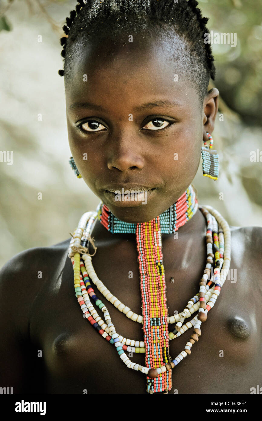 Fille de la tribu d'Orta, vallée de l'Omo, Ethiopie, Afrique du Sud Banque D'Images