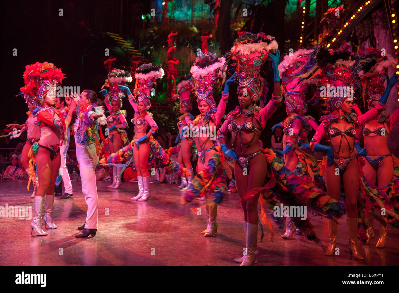 Spectacle de danse au cabaret Tropicana club show, La Havane, La Havane,  Cuba, Caraïbes Photo Stock - Alamy