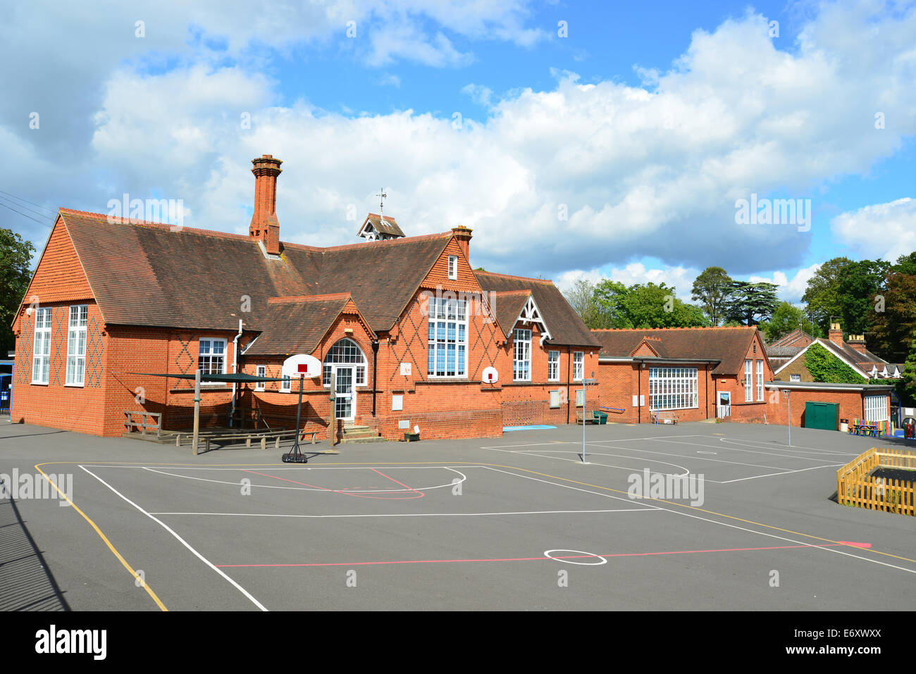 St Michael's Church of England l'école primaire, High Street, Sunninghill, Berkshire, Angleterre, Royaume-Uni Banque D'Images