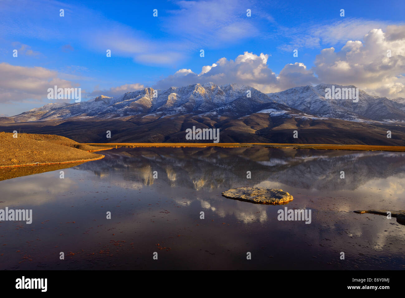 L'Iran, du Mazandaran, Hot Springs et le coucher du soleil sur la montagne en Badab-e Surt Hot Springs en province de Mazandaran Banque D'Images