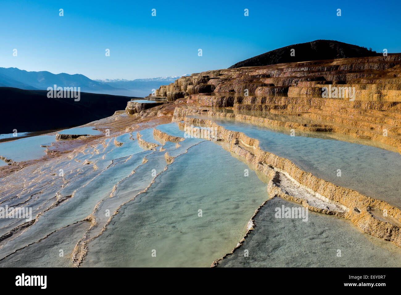 L'Iran, du Mazandaran, Sources Chaudes en terrasses sur une journée ensoleillée en Badab-e Surt Hot Springs en province de Mazandaran Banque D'Images