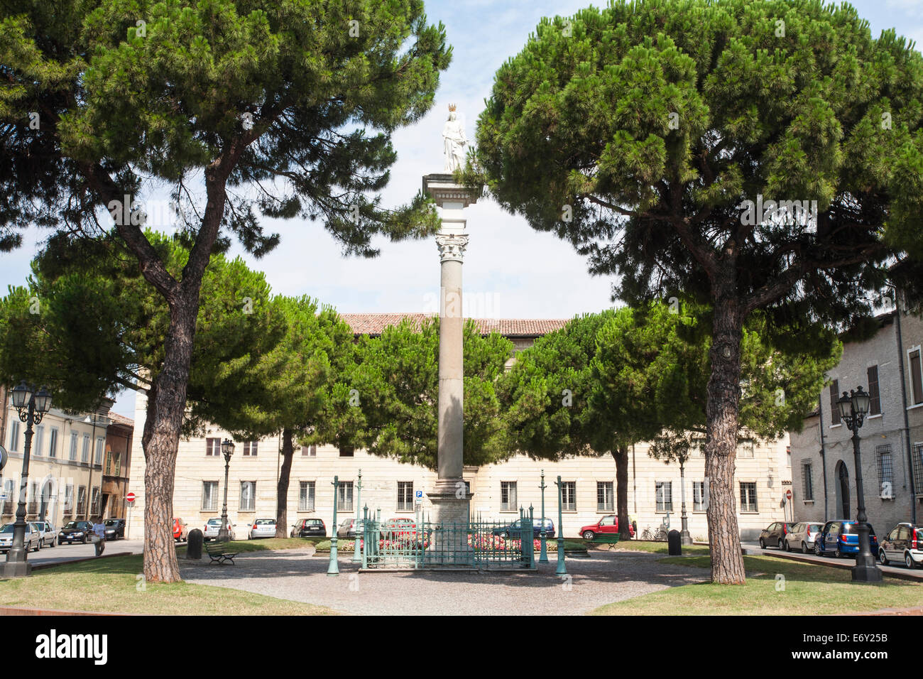 Image de la park et le Musée National de Ravenne (Museo Nazionale di Ravenna) dans la ville de Ravenne, Provence des Emilia-Rogmana, Italie Banque D'Images