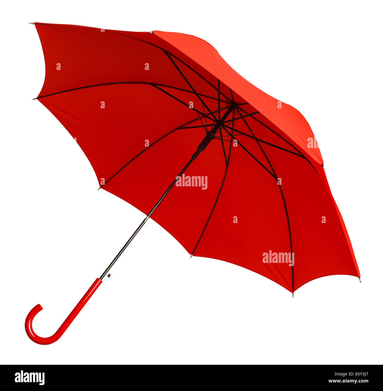 Parapluie rouge lumineux incliné isolé sur fond blanc. Banque D'Images