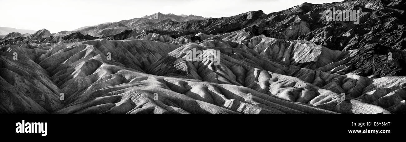 Le soleil se lève sur Zabriskie Point dans Death Valley National Park, California, USA Banque D'Images