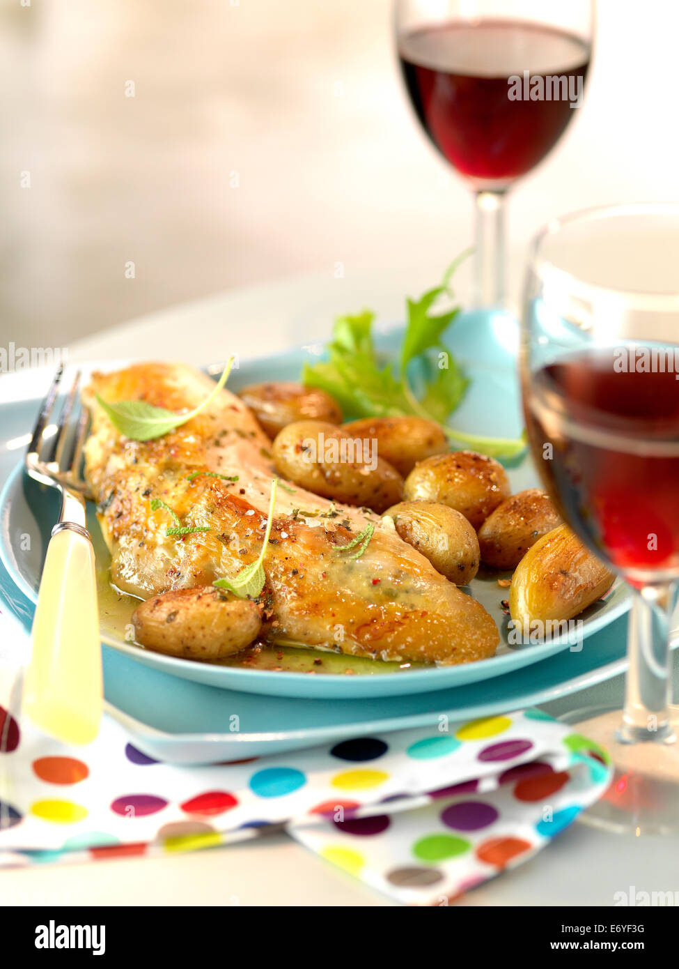 Poulet aux truffes,beurre de sauge Banque D'Images