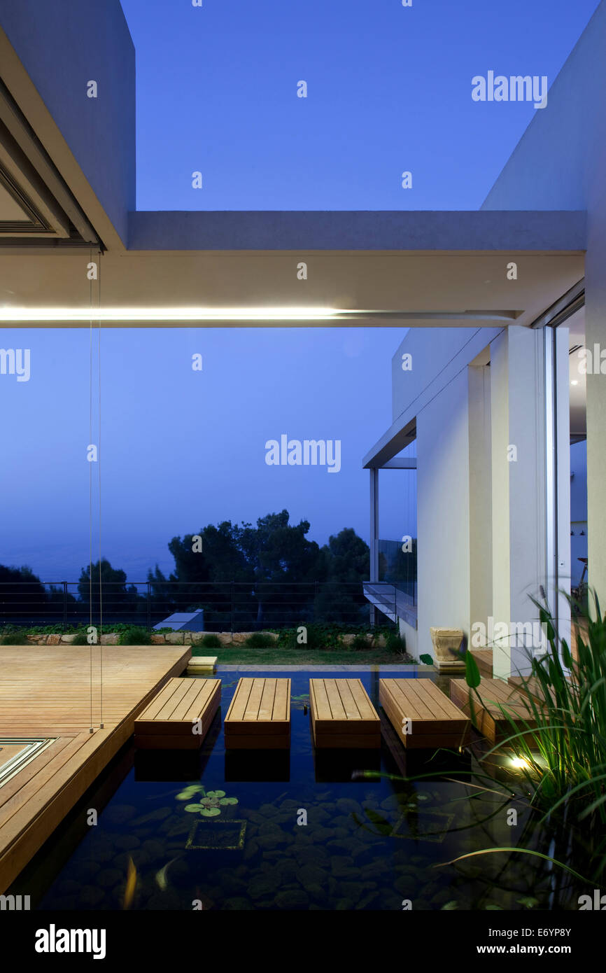 Balcon terrasse l'éclairage et des piscines, l Assemblée, Israël, Moyen Orient. Banque D'Images