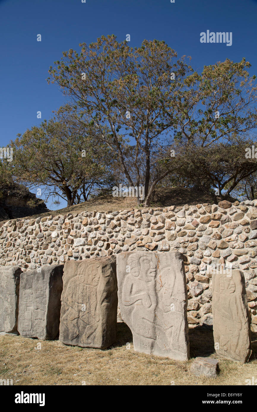 Mexique, Oaxaca, Monte Alban, Galerie des danseurs (les répliques, les originaux se trouvent dans le musée de Monte Alban) Banque D'Images